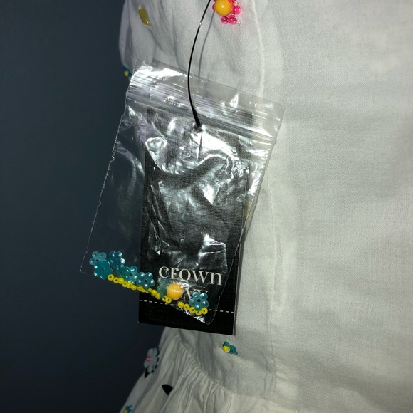 NWT Crown & Ivy White V-neck Top. Medium. Beaded front, Smocked back, Cotton. - Picture 5 of 10